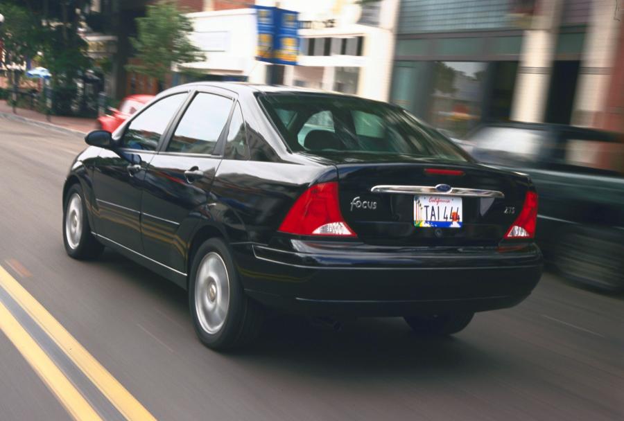  Ford Focus Saloon 1999 года  (фото 35 из 53)